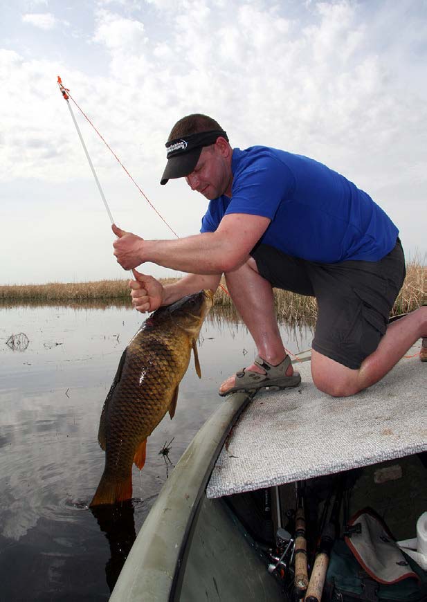 Shooting Carp with a CROSSBOW!  Nebraska Kayak Bowfishing 2018 